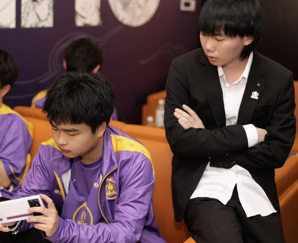 开云体育-穆古鲁扎回归赛场，势不可挡首场状态亮眼，DWG观众沸腾！的简单介绍