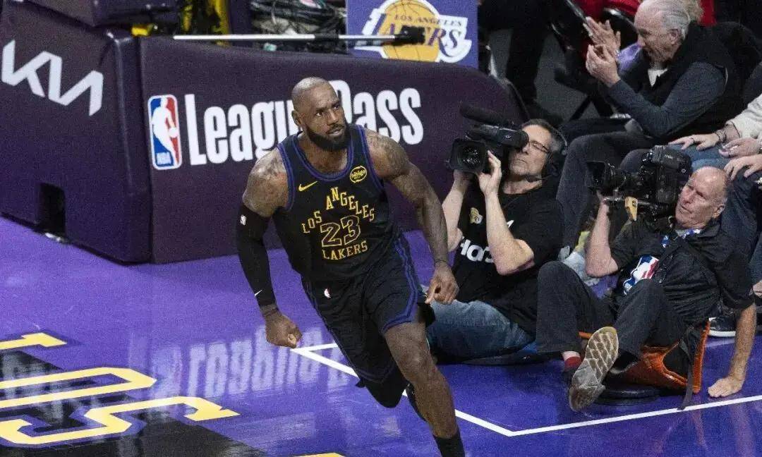 字母哥连续三场比赛得分超过突破纪录，曼联挑战极限！的简单介绍